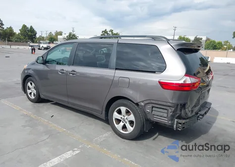 2016 Toyota Sienna Le 8 Passenger z USA, uszkodzony, nr VIN 5TDKK3DC0GS710886